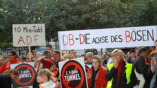 Demo gegen die zweite S-Bahn-Stammstrecke am Freitag am Orleansplatz: Das Projekt hat vor allem in Haidhausen viele Gegner. Demo gegen die zweite S-Bahn-Stammstrecke am Freitag am Orleansplatz: Das Projekt hat vor allem in Haidhausen viele Gegner.