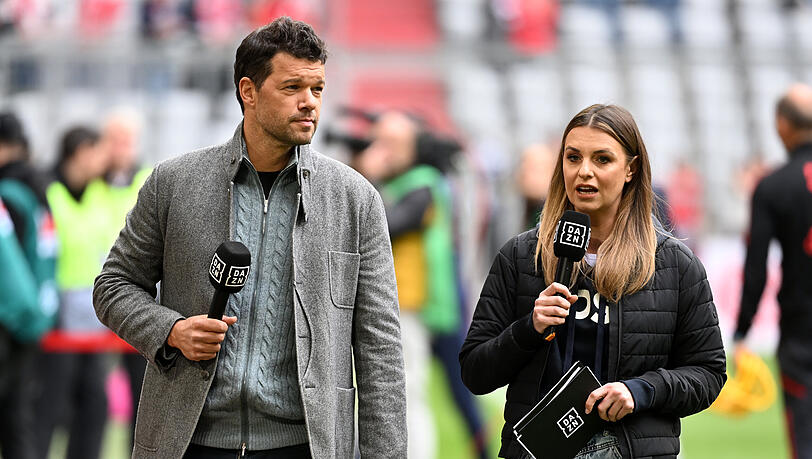 Laura Wontorra am Sonntag in der Allianz Arena, hier mit DAZN-Experte und Ex-Bayern-Spieler Michael Ballack. Laura Wontorra am Sonntag in der Allianz Arena, hier mit DAZN-Experte und Ex-Bayern-Spieler Michael Ballack.