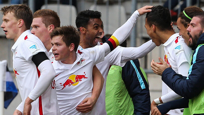 Die Spieler von RB Leipzig feiern den Treffer von Davie Selke (r) zum 1:0. Die Spieler von RB Leipzig feiern den Treffer von Davie Selke (r) zum 1:0.