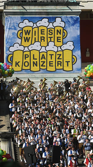 Die Kapelle, bestehend aus Musikern aller Festzelte. Die Kapelle, bestehend aus Musikern aller Festzelte.