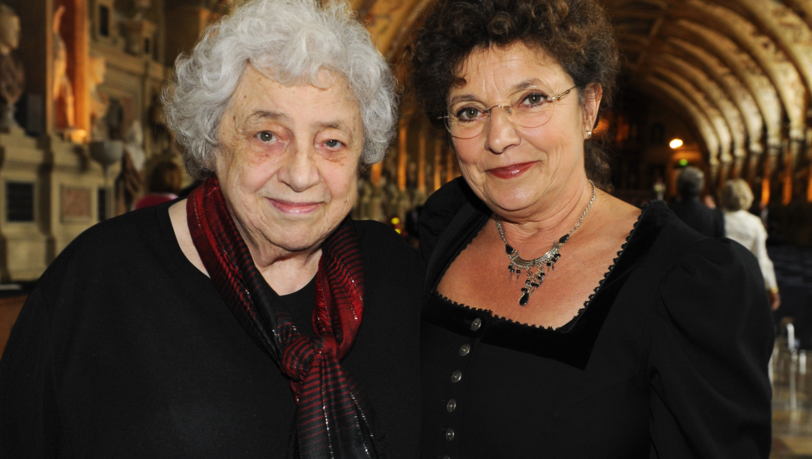 Monika Baumgartner mit ihrer Mutter Gertrud im Jahr 2011 Monika Baumgartner mit ihrer Mutter Gertrud im Jahr 2011