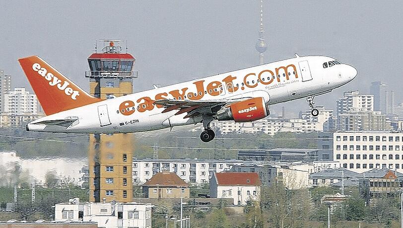Easyjet-Flieger beim Start von Berlin-Schönefeld aus: „Wir müssen sicher sein, dass die Kosten unter Kontrolle sind.“ Foto: dpa Easyjet-Flieger beim Start von Berlin-Schönefeld aus: „Wir müssen sicher sein, dass die Kosten unter Kontrolle sind.“ Foto: dpa