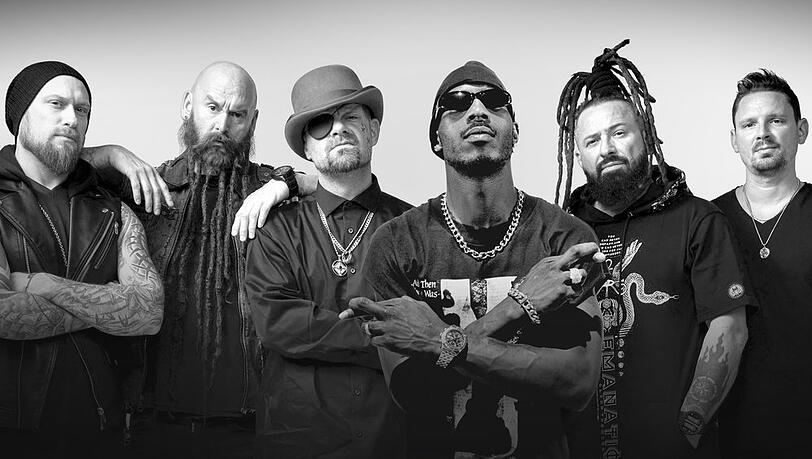 Five Finger Death Punch lassen in ihrem neuen Video den 2021 verstorbenen Rapper DMX wiederauferstehen. Five Finger Death Punch lassen in ihrem neuen Video den 2021 verstorbenen Rapper DMX wiederauferstehen.