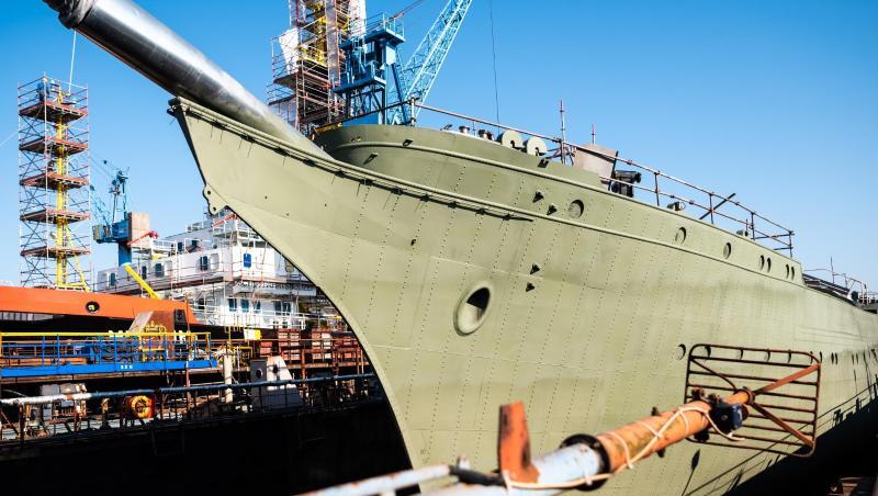 Das Marine-Segelschulschiff "Gorch Fock" in einem Dock der Bredo-Werft. Das Marine-Segelschulschiff "Gorch Fock" in einem Dock der Bredo-Werft.