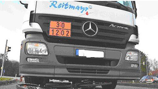 Eine junge Schülerin wurde in Untermenzing von einem schweren Lkw überollt. Eine junge Schülerin wurde in Untermenzing von einem schweren Lkw überollt.