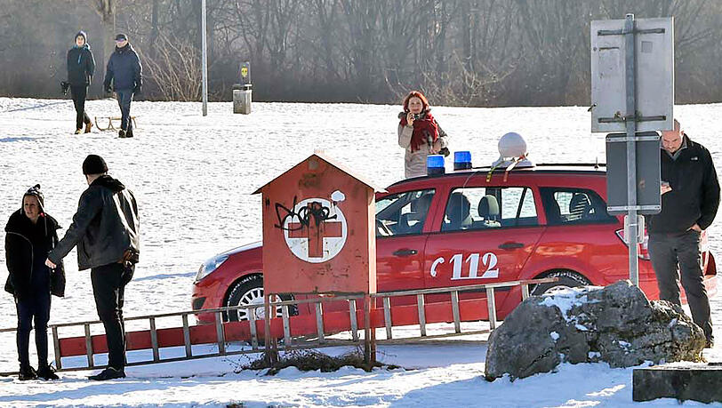 Spaziergänge über die bayerischen Gewässer - wie hier am Ostpark - bleiben vorerst eine riskante Angelegenheit. Spaziergänge über die bayerischen Gewässer - wie hier am Ostpark - bleiben vorerst eine riskante Angelegenheit.