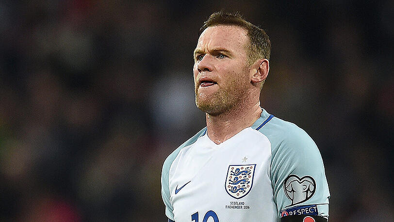 Wayne Rooney muss um seine Zukunft als englischer Kapitän bangen. Wayne Rooney muss um seine Zukunft als englischer Kapitän bangen.