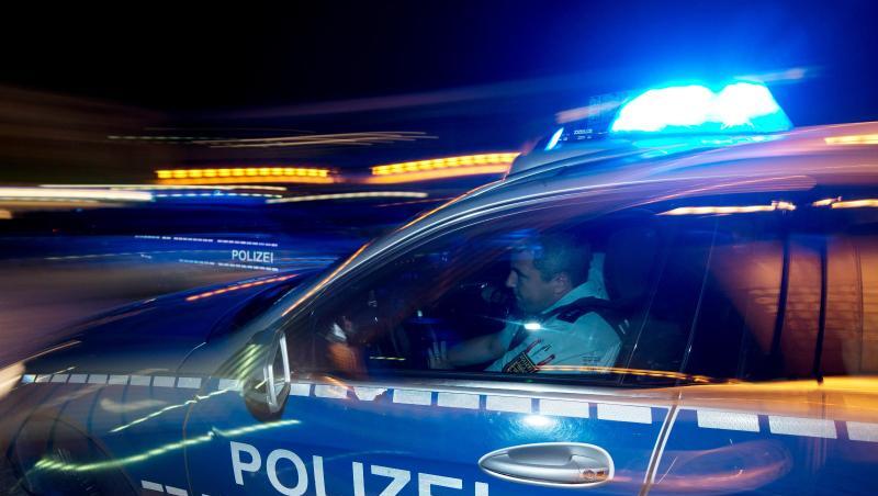 Eine Polizeistreife fährt zu einem Einsatz. Foto: Patrick Seeger/dpa/Archivbild Eine Polizeistreife fährt zu einem Einsatz. Foto: Patrick Seeger/dpa/Archivbild