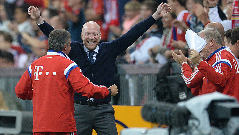 Matthias Sammer freut sich über das 2:0 von Arjen Robben. Matthias Sammer freut sich über das 2:0 von Arjen Robben.