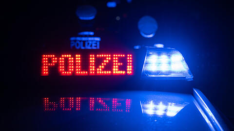 Polizisten haben einen 60 Jahre alten BMW-Fan bei einem illegalen Autorennen in München gestoppt. (Symbolbild) Polizisten haben einen 60 Jahre alten BMW-Fan bei einem illegalen Autorennen in München gestoppt. (Symbolbild)