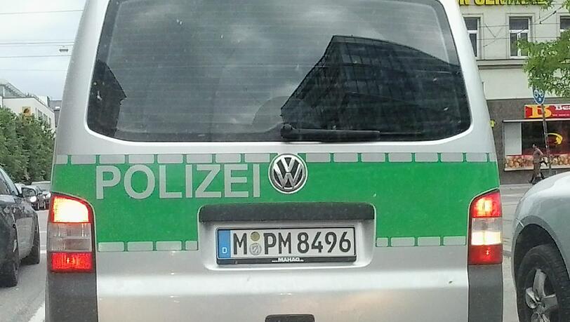 Die Polizei sucht Zeugen eines Einbruchs in der Dachauer Straße. Die Polizei sucht Zeugen eines Einbruchs in der Dachauer Straße.