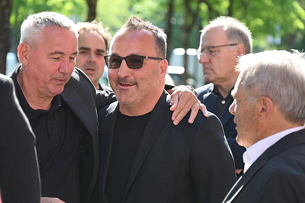 Wiedersehensfreude: Peter Pacult (l.) und Jens Jeremies. Wiedersehensfreude: Peter Pacult (l.) und Jens Jeremies.