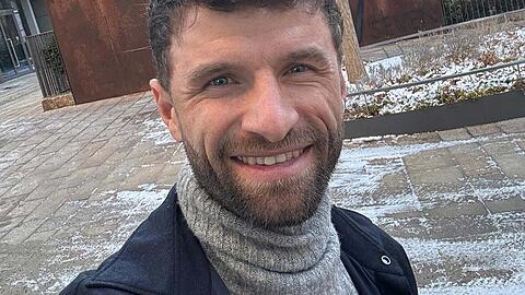 Thomas Müller gönnt sich in München eine Auszeit von Kanada. Thomas Müller gönnt sich in München eine Auszeit von Kanada.