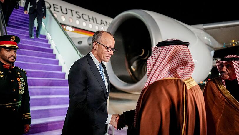 Erste Station der Kanzler-Reise durch die Golfregion ist Saudi-Arabien. Erste Station der Kanzler-Reise durch die Golfregion ist Saudi-Arabien.