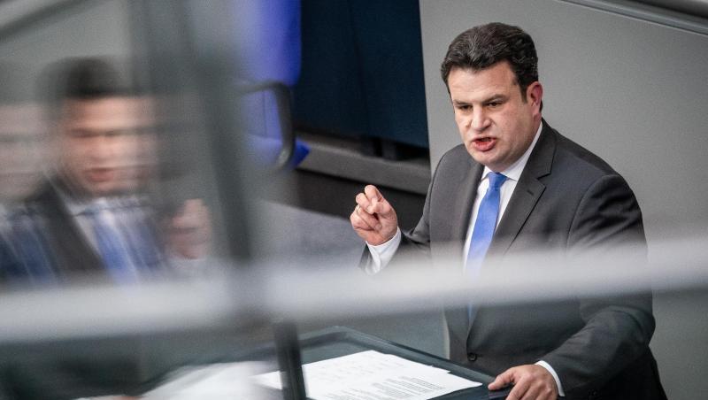 Hubertus Heil (SPD), Bundesminister für Arbeit und Soziales, spricht im Bundestag zu den Arbeitsbedingungen in der Fleischindustrie. Hubertus Heil (SPD), Bundesminister für Arbeit und Soziales, spricht im Bundestag zu den Arbeitsbedingungen in der Fleischindustrie.