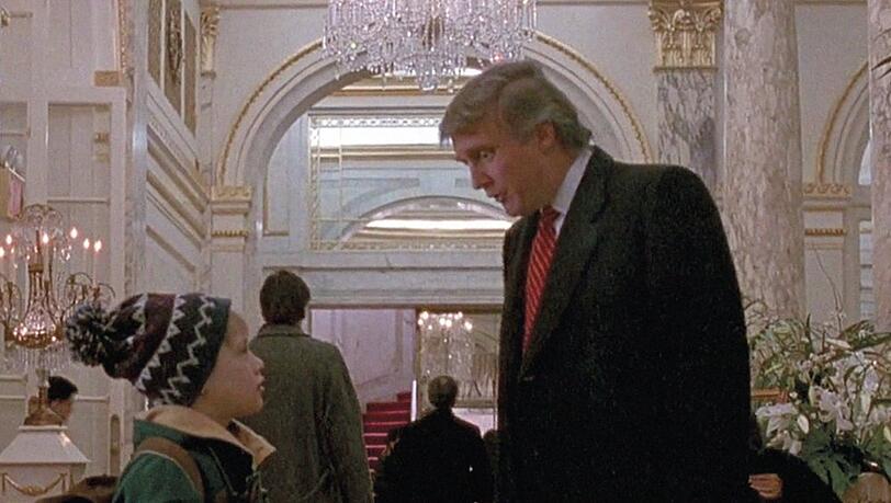 Macaulay Culkin als Kevin McCallister und Donald Trump in "Kevin - Allein in New York". Macaulay Culkin als Kevin McCallister und Donald Trump in "Kevin - Allein in New York".
