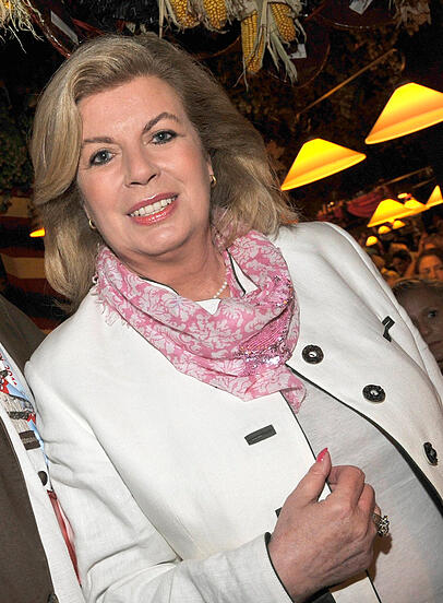 Die Schauspielerin Christiane Krüger beim Oktoberfest 2011. Die Schauspielerin Christiane Krüger beim Oktoberfest 2011.