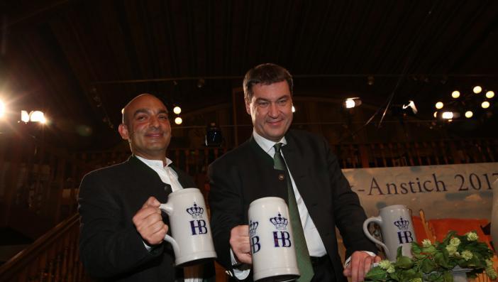 Django Asül und Markus Söder. Django Asül und Markus Söder.