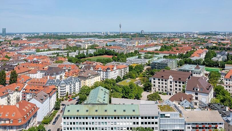 Prominent und zentral: das Bürohaus mit dem Allianz-Logo an der Nymphenburger Straße, Ecke Alfonsstraße. Prominent und zentral: das Bürohaus mit dem Allianz-Logo an der Nymphenburger Straße, Ecke Alfonsstraße.