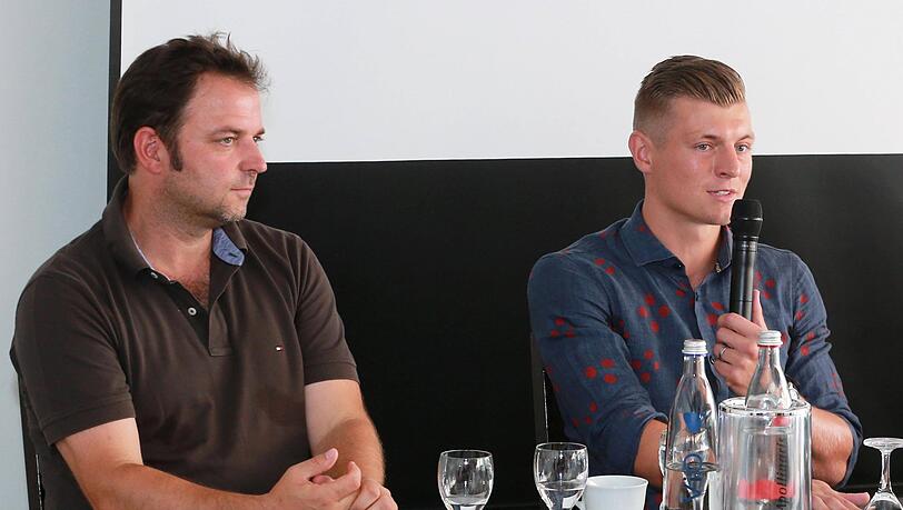 Martin Rütter und Toni Kroos verbindet eine langjährige Freundschaft. Martin Rütter und Toni Kroos verbindet eine langjährige Freundschaft.