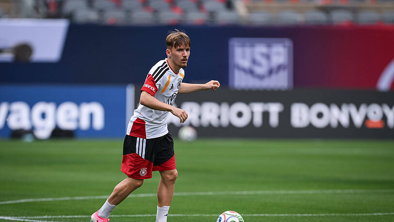 Für ihn ist die WM gelaufen: Bayern-Youngster Lennart Karl. Für ihn ist die WM gelaufen: Bayern-Youngster Lennart Karl.