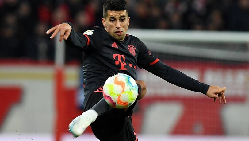 Überragender Einstand in Mainz: Bayerns Cancelo bereitet beim 4:0-Sieg ein Tor vor und zeigt insgesamt eine Top-Leistung. Überragender Einstand in Mainz: Bayerns Cancelo bereitet beim 4:0-Sieg ein Tor vor und zeigt insgesamt eine Top-Leistung.