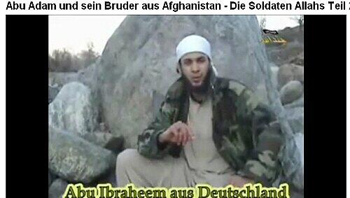 Abu Adam und sein Abu Ibraheem drohen Deutschland in einem Video mit Anschlägen. Abu Adam und sein Abu Ibraheem drohen Deutschland in einem Video mit Anschlägen.