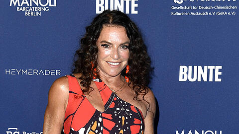 Christine Neubauer verrät ihren Fans, was sie immer dabei hat. Christine Neubauer verrät ihren Fans, was sie immer dabei hat.