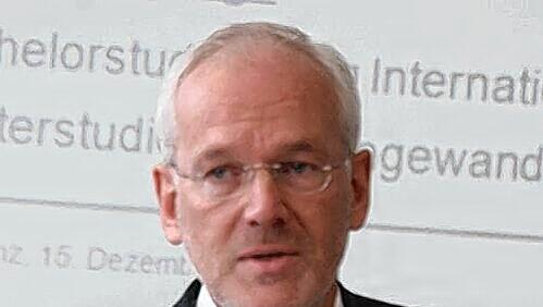 Kämpft mit Kapazitäts-Engpässen: Michael Braun, Präsident der Georg-Simon-Ohm-Hochschule in Nürnberg. Kämpft mit Kapazitäts-Engpässen: Michael Braun, Präsident der Georg-Simon-Ohm-Hochschule in Nürnberg.
