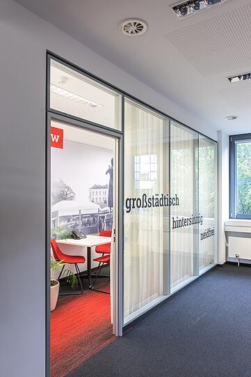 Telefonisch oder persönlich: Einer von drei Rückzugsmöglichkeiten in der Redaktion. Telefonisch oder persönlich: Einer von drei Rückzugsmöglichkeiten in der Redaktion.