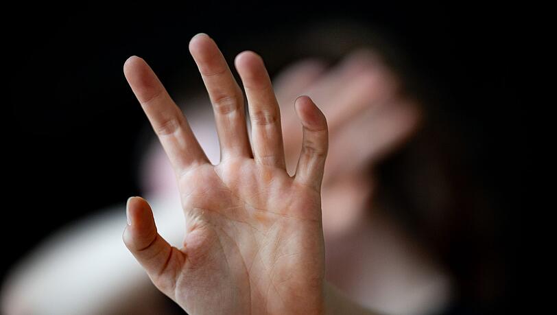 Gewalt gegen Frauen sei ein zunehmendes gesellschaftliches Problem, sagt Michael Kretschmer vom Bundeskriminalamt. (Symbolbild)