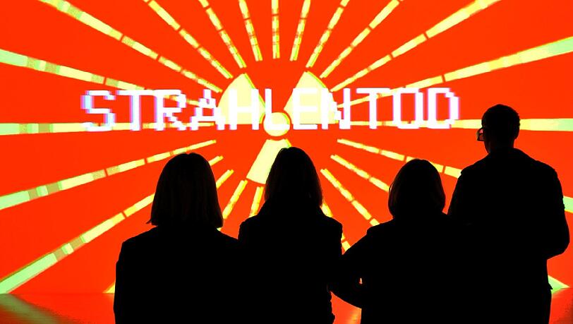 Tanz den Strahlentod – noch bis Sonntag im Kunstbau. Tanz den Strahlentod – noch bis Sonntag im Kunstbau.