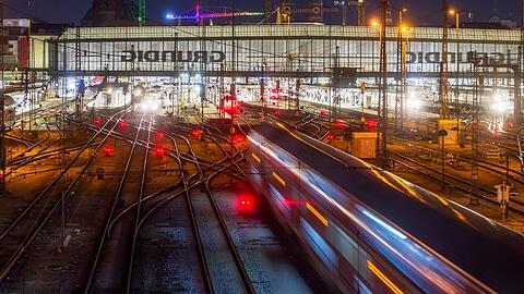 Auch der Hauptbahnhof wird neugebaut. Doch das ist lange nicht das einzige Projekt in und um München, das die Bahn vorantreibt. Auch der Hauptbahnhof wird neugebaut. Doch das ist lange nicht das einzige Projekt in und um München, das die Bahn vorantreibt.
