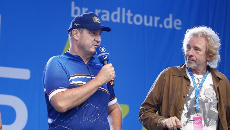 Markus Söder (CSU, l), Ministerpräsident des Freistaates Bayern, steht neben Entertainer Thomas Gottschalk. Foto: Peter Kolb Markus Söder (CSU, l), Ministerpräsident des Freistaates Bayern, steht neben Entertainer Thomas Gottschalk. Foto: Peter Kolb