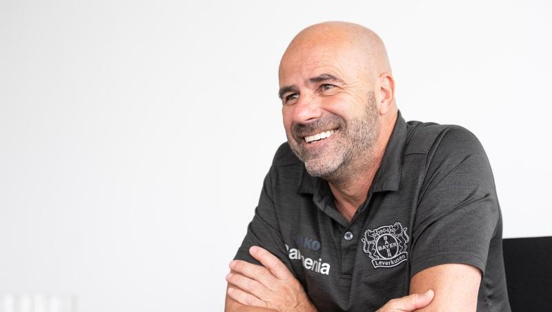 Bestens gelaunt: Bayer-Coach Peter Bosz. Bestens gelaunt: Bayer-Coach Peter Bosz.