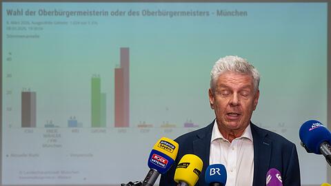 Am Abend der Kommunalwahl sprach Dieter Reiter von einem enttäuschenden Ergebnis - nun zog er Konsequenzen. Ob das reicht, ist sich aber etwa Politikwissenschaftlerin Ursula Münch nicht sicher. (Archivbild) Am Abend der Kommunalwahl sprach Dieter Reiter von einem enttäuschenden Ergebnis - nun zog er Konsequenzen. Ob das reicht, ist sich aber etwa Politikwissenschaftlerin Ursula Münch nicht sicher. (Archivbild)