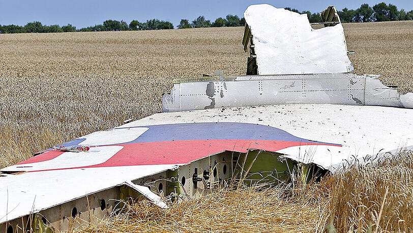 Insgesamt starben am 17. Juli 2014 bei dem Abschuss der Malaysia-Airlines Maschine mit der Flugnummer MH17 über der Ostukraine 298 Menschen. Insgesamt starben am 17. Juli 2014 bei dem Abschuss der Malaysia-Airlines Maschine mit der Flugnummer MH17 über der Ostukraine 298 Menschen.