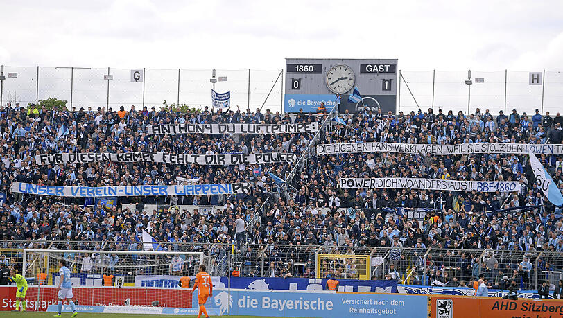 Deutliche Kritik: die Löwen-Ultras gegen Ismaik-Intimus Anthony Power. Deutliche Kritik: die Löwen-Ultras gegen Ismaik-Intimus Anthony Power.