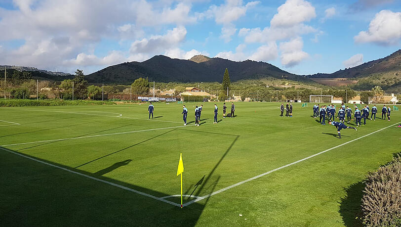 Die erste Trainingseinheit der Löwen ist in vollem Gange. Die erste Trainingseinheit der Löwen ist in vollem Gange.