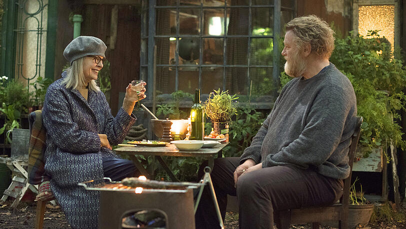 Diane Keaton und Brendan Gleeson beim gemeinsamen Abendessen in seiner Bude. Diane Keaton und Brendan Gleeson beim gemeinsamen Abendessen in seiner Bude.