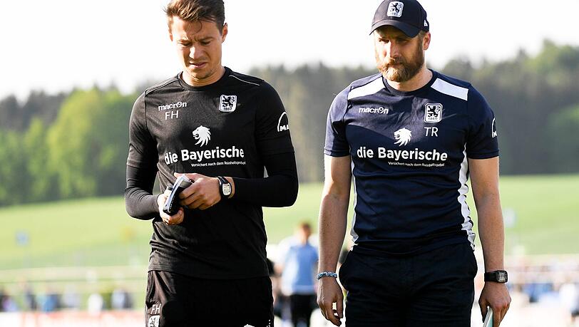 Trainer und Assistent: Daniel Bierofka (re.) und Franz Hübl vom TSV 1860. Trainer und Assistent: Daniel Bierofka (re.) und Franz Hübl vom TSV 1860.
