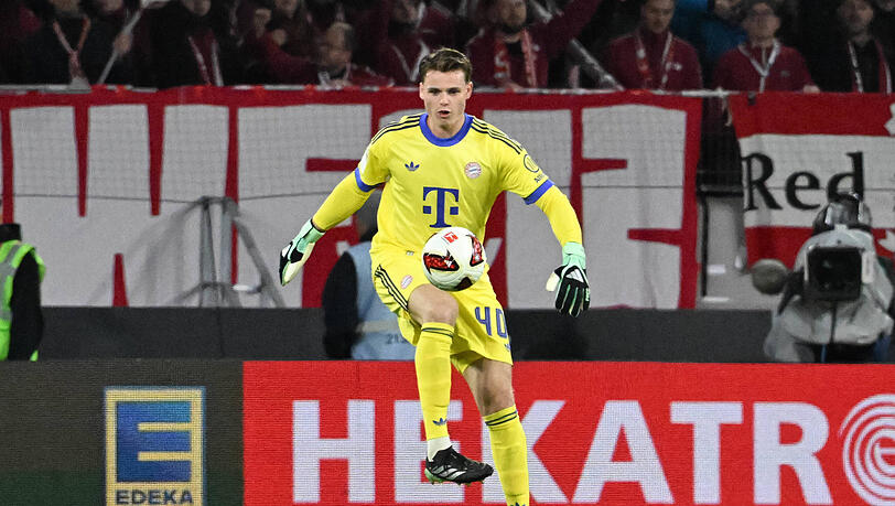 Jonas Urbig stand gegen Freiburg im Tor des FC Bayern. Jonas Urbig stand gegen Freiburg im Tor des FC Bayern.