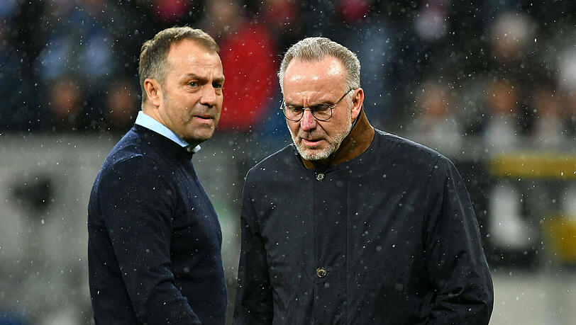 Karl Heinz-Rummenigge (r.) will Trainer Hansi Flick (l.) unbedingt noch länger an den FC Bayern binden. Karl Heinz-Rummenigge (r.) will Trainer Hansi Flick (l.) unbedingt noch länger an den FC Bayern binden.