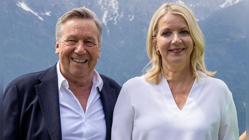 Sänger Roland Kaiser ist seit über zwanzig Jahren glücklich mit seiner Silvia verheiratet. Sänger Roland Kaiser ist seit über zwanzig Jahren glücklich mit seiner Silvia verheiratet.