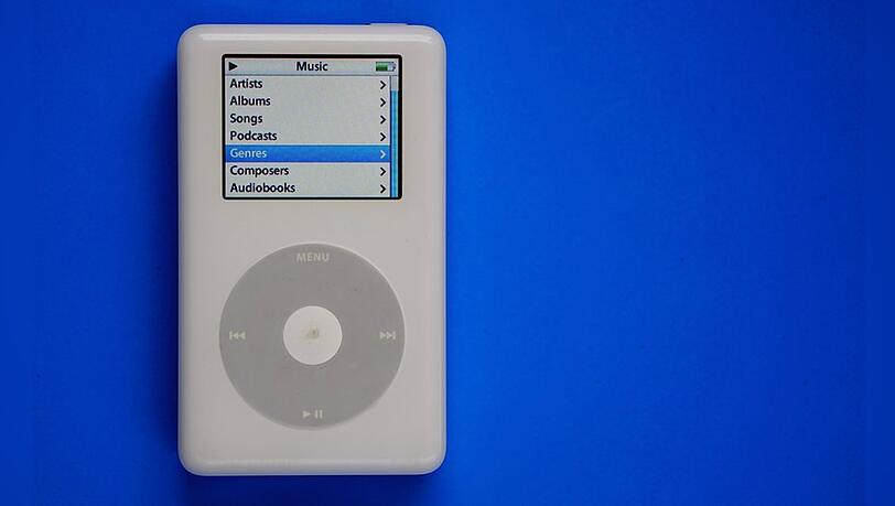 Der iPod hat die Digitalisierung der Musik vor über 20 Jahren revolutioniert. Der iPod hat die Digitalisierung der Musik vor über 20 Jahren revolutioniert.