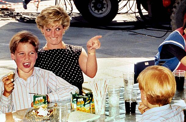 Prinzessin Diana mit ihrem Sohn Prinz William im Jahr 1992 Prinzessin Diana mit ihrem Sohn Prinz William im Jahr 1992