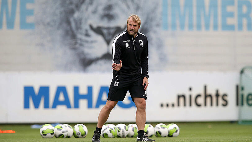 Daniel Bierofka grüßt mit seinem TSV 1860 München derzeit von der Tabellenspitze. Daniel Bierofka grüßt mit seinem TSV 1860 München derzeit von der Tabellenspitze.