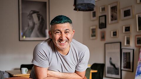 Bedros Demircioglu in seinem Wohnzimmer, wo er die ersten Ideen für seine Seife verfeinert hat. Bedros Demircioglu in seinem Wohnzimmer, wo er die ersten Ideen für seine Seife verfeinert hat.