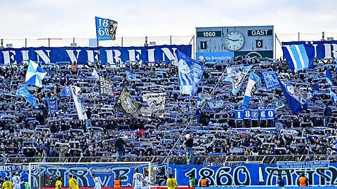 Löwen-Fans in der Westkurve beim letzten Heimspiel gegen den 1.FC Saarbrücken. Löwen-Fans in der Westkurve beim letzten Heimspiel gegen den 1.FC Saarbrücken.