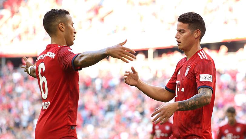 Glänzen beim FC Bayern in neuen Rollen: Thiago (l.) und James Glänzen beim FC Bayern in neuen Rollen: Thiago (l.) und James